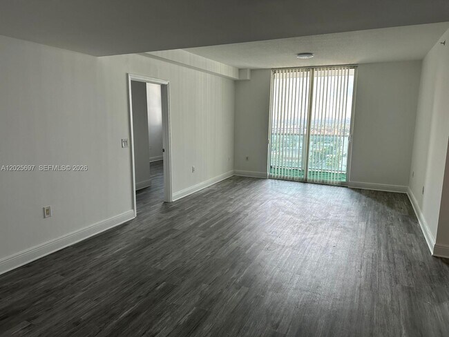 Building Photo - 1250 S Miami Ave