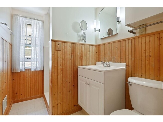 Building Photo - 2301 Benjamin St NE