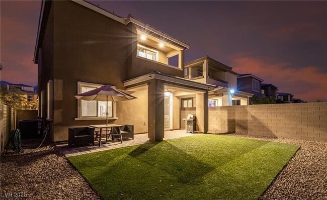 Building Photo - 12556 Skylight View St