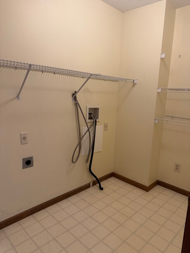 Building Photo - 3608 Newell Dr