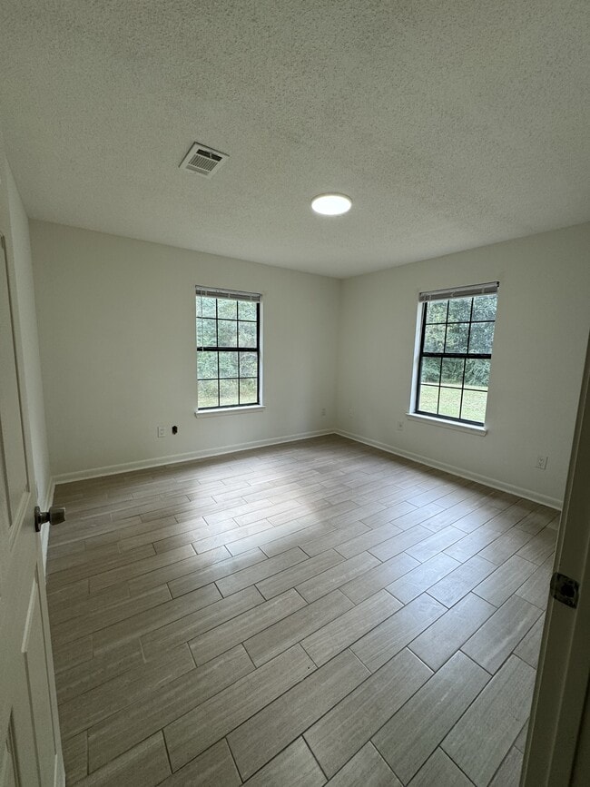 Building Photo - 461 Benjulyn Rd