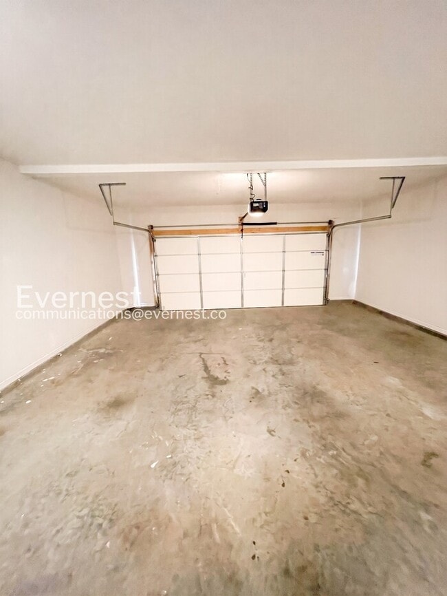 Building Photo - 215 King Rd