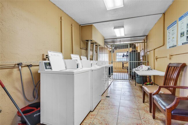 Building Photo - 1330 W 54th St