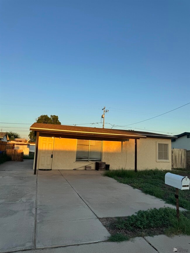 Primary Photo - 1127 S 13th Ave