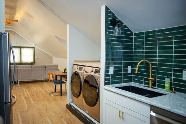 Building Photo - 4174 Cass St