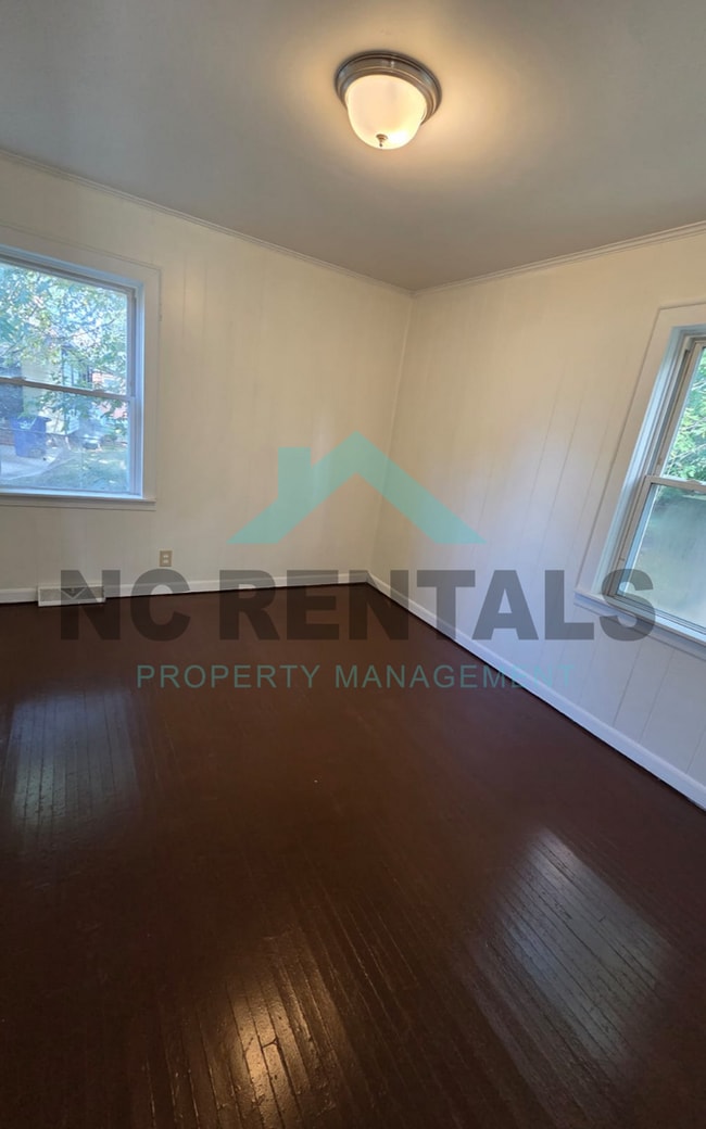 Building Photo - 1012 Nancy Ln SE