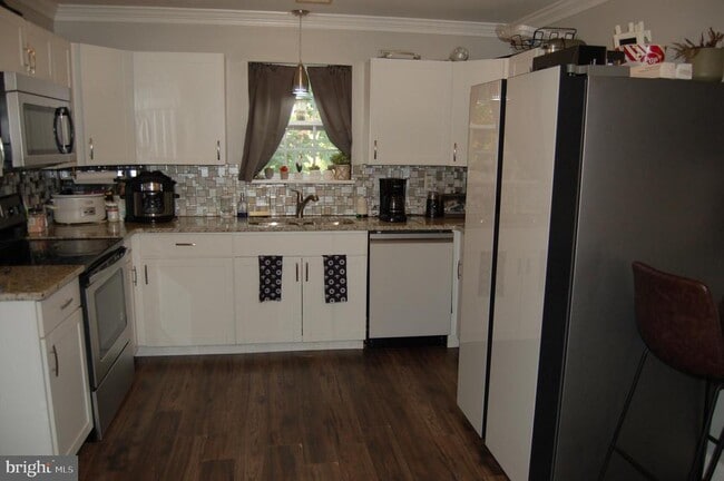 Building Photo - 201 Linstead Ave