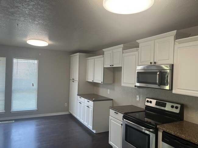 Building Photo - 2202 Shadowridge Dr