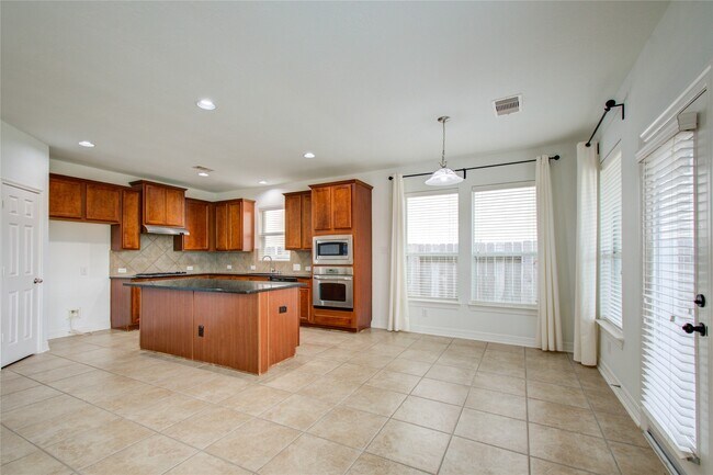 Building Photo - 18103 Double Bay Rd