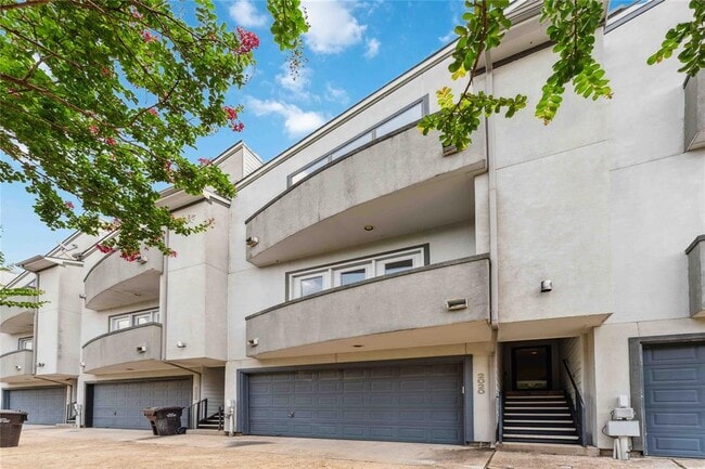 Building Photo - 2020 Tuam St