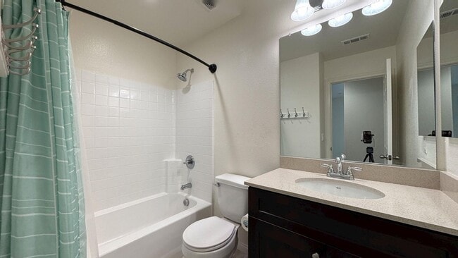 Building Photo - 646 S Brampton Ave