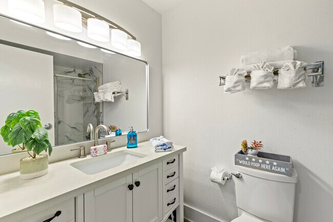 Building Photo - 611 Destiny Dr