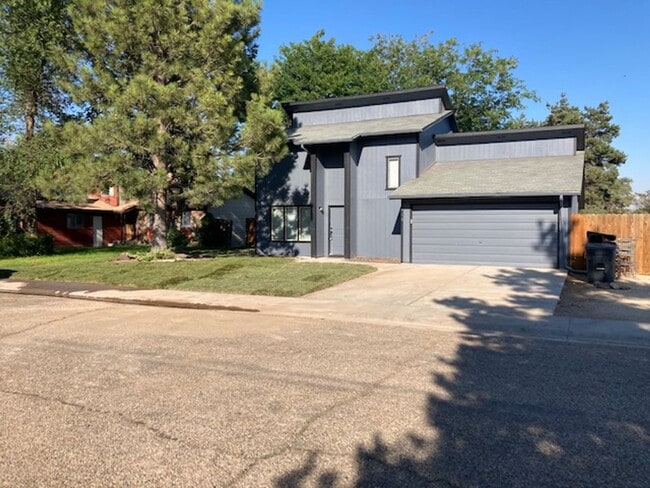 Building Photo - Coming soon! Great location, 4 bedroom hou...