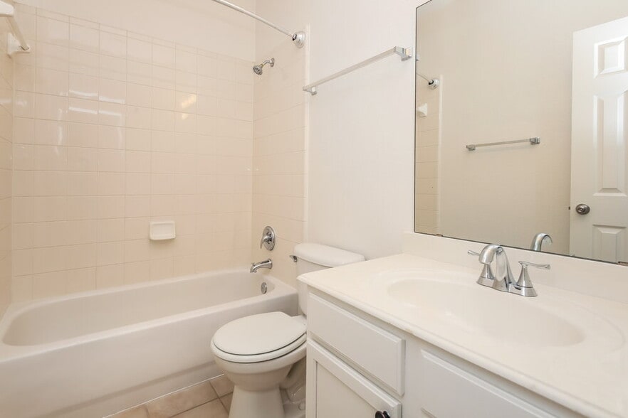 Building Photo - 308 Creekview Dr