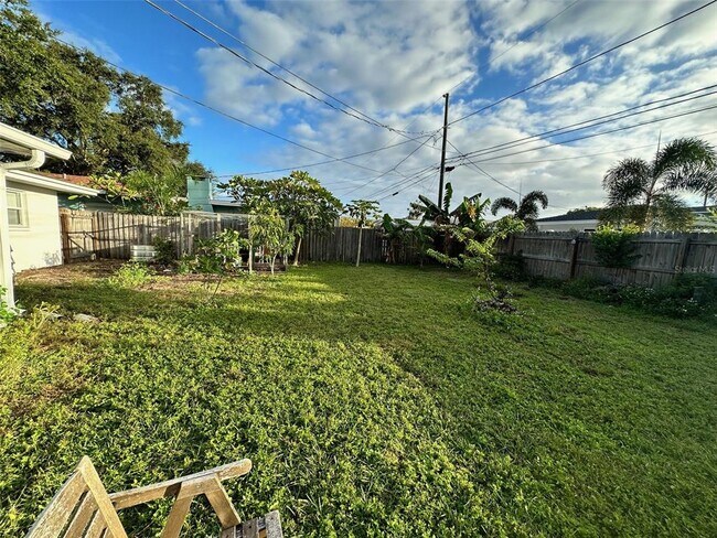 Building Photo - 815 Woodley Rd