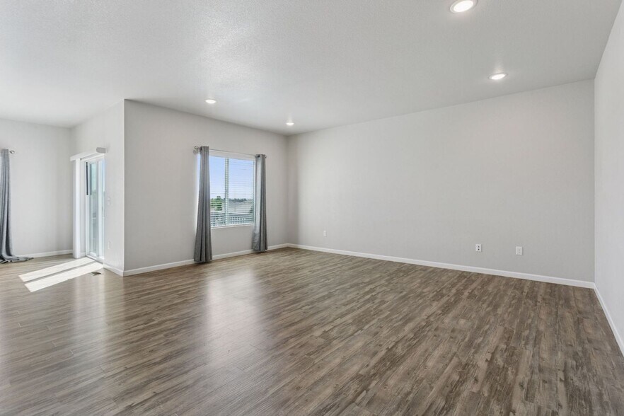 Building Photo - 2346 Horse Shoe Cir