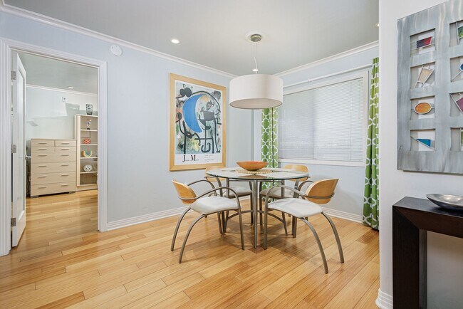 Building Photo - Long-Term | Vacation Rental | Laguna Beach