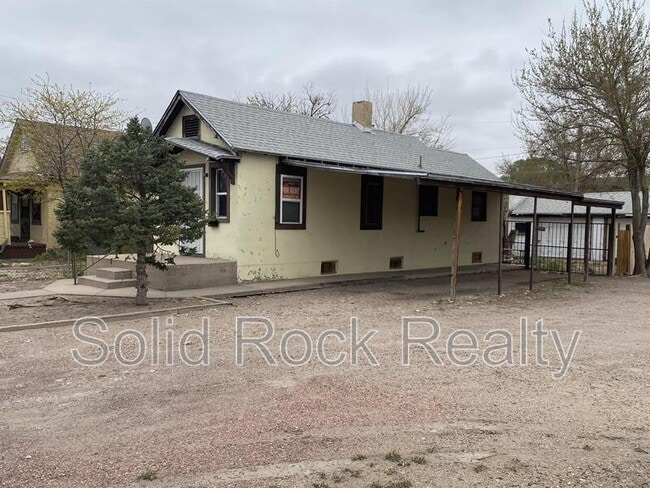 Building Photo - 806 E Mesa Ave