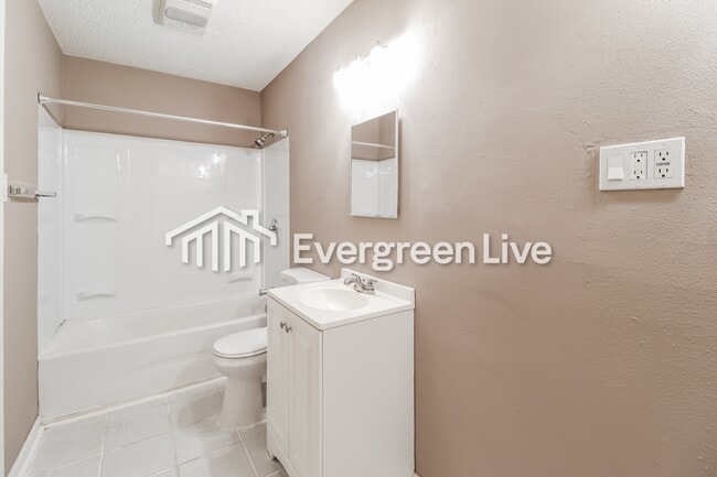 Building Photo - 923 Edgehill