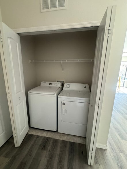 Building Photo - 1211 Chervil Dr