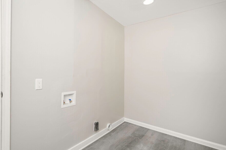 Building Photo - 3412 Southmont Dr