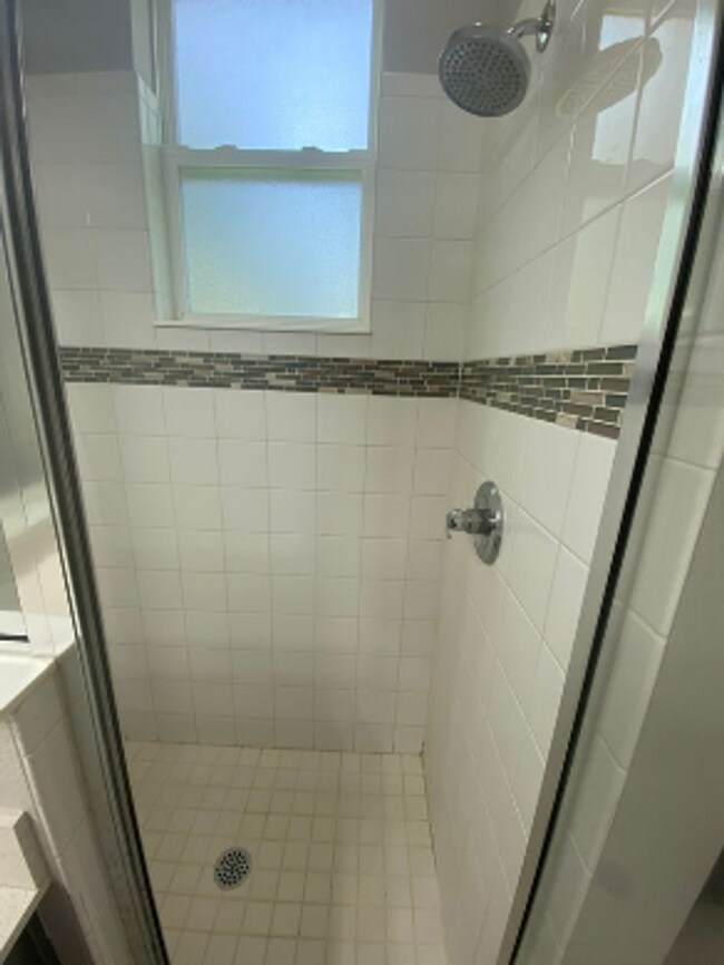 Building Photo - 3 Bedroom 2 Bath Villa in Oak Tree Pointe for RENT!