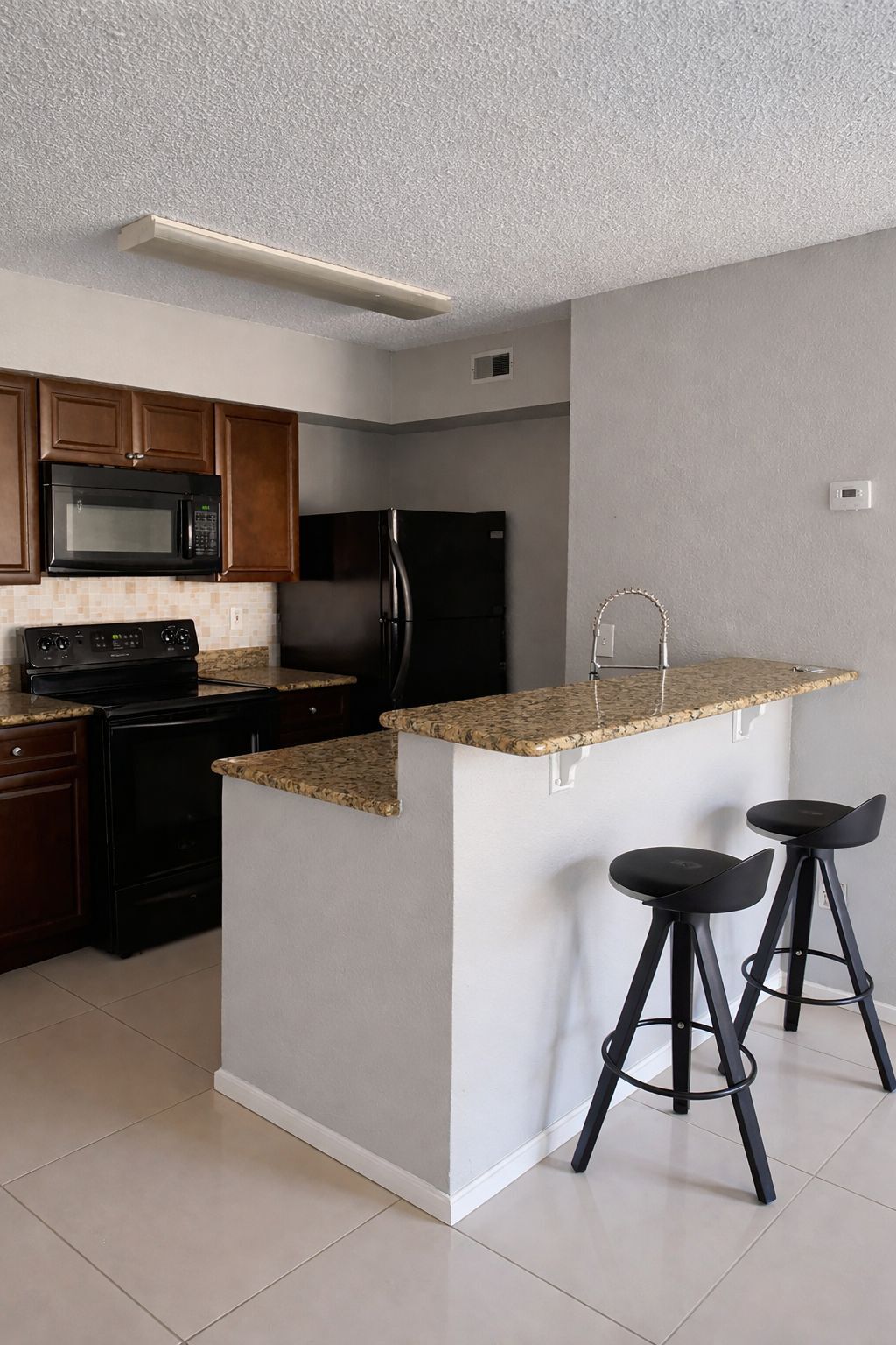 Building Photo - 5124 Park Central Dr