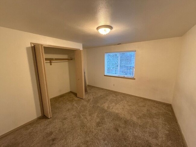 Building Photo - 1685 Lucinda Ave NE