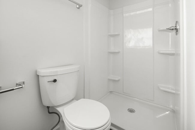 Building Photo - Updated Cottage on Haw Creek!