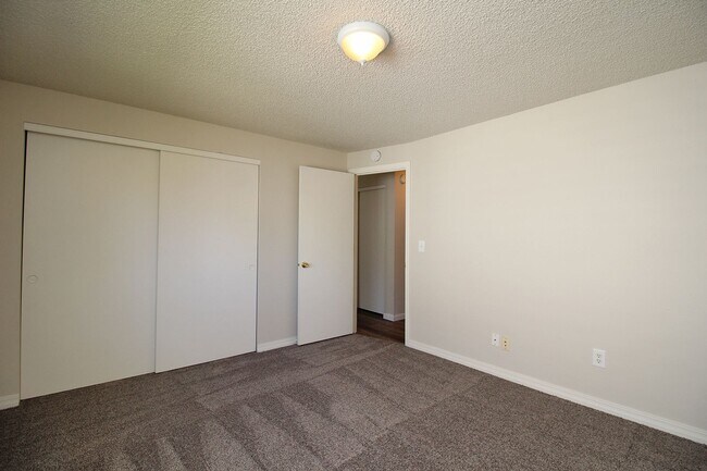 Building Photo - routd01