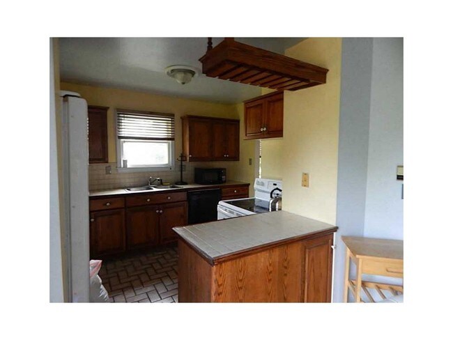 Building Photo - 1785 W Main Rd