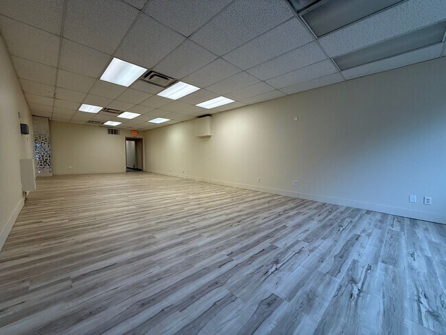 Building Photo - 3966-3966 Minnehaha Ave