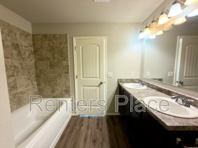 Building Photo - 6018 E 147th St S