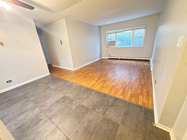 Building Photo - 727 S Maple Ave