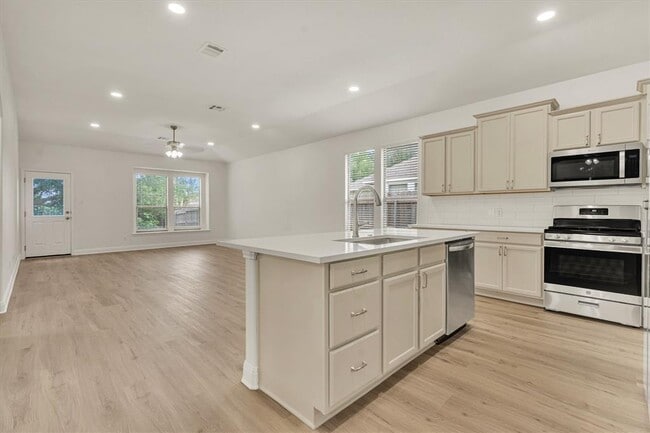 Building Photo - 1685 Twin Cove