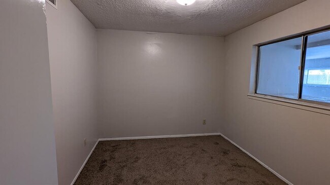 Building Photo - 6815 Moss Oaks Dr
