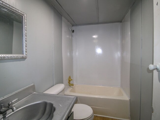 Building Photo - Discover comfortable country living in this nicely updated trailer located just minutes from Faye...