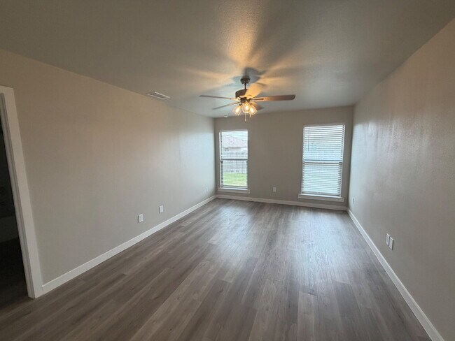 Building Photo - Wonderful 4/2 In Bell Farms!