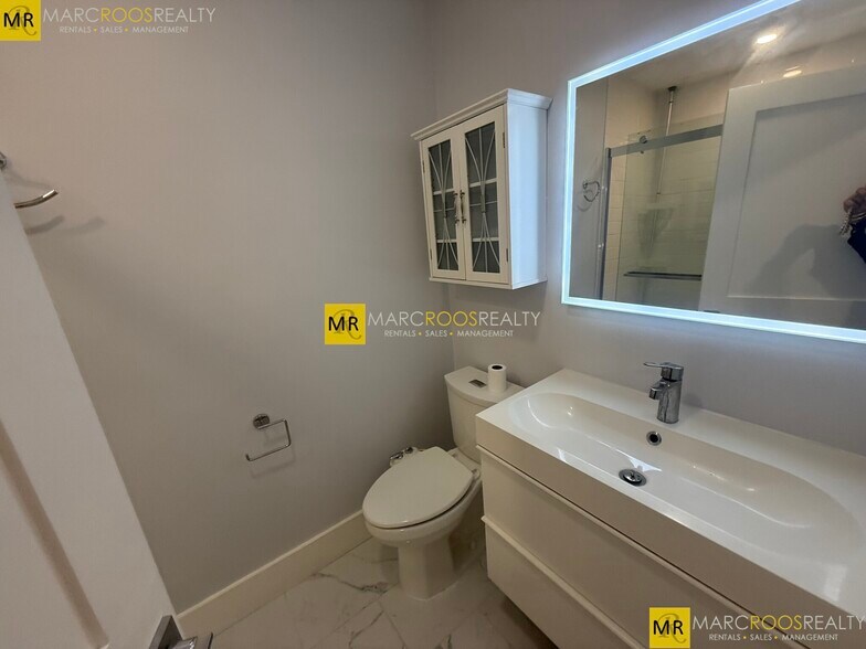 Building Photo - 331 Chelsea St