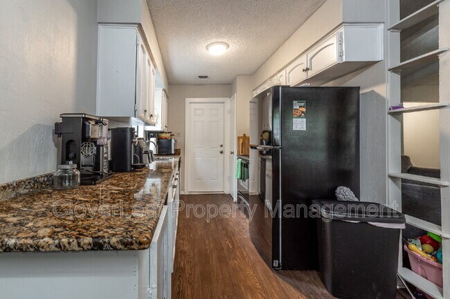 Building Photo - 1242 Hollyhock Ln