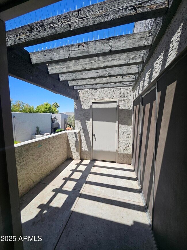 Building Photo - 8020 E Thomas Rd