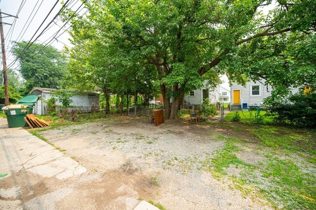 Building Photo - 1429 N 6th St