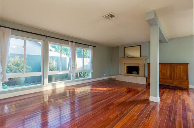 Building Photo - Upgraded 4 Bedroom, 2.5 Bath Single Family Home in University City