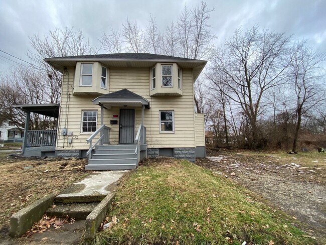 Building Photo - More Space Than You’d Expect: Updated 3BR w/ 1.5 Baths + Carpeted Attic Bonus