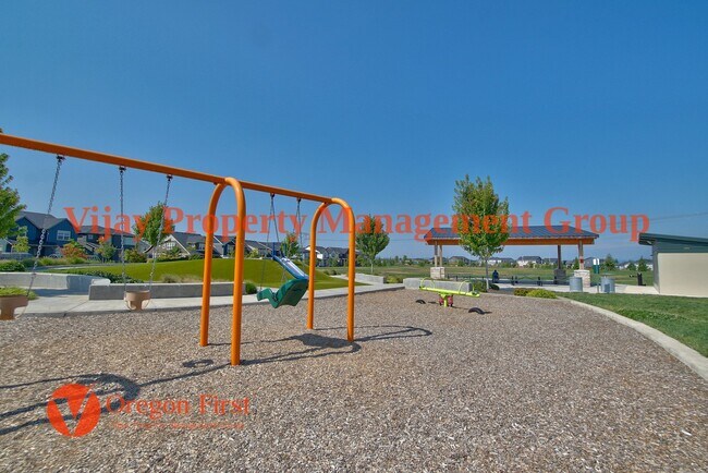 Building Photo - 7902 SE Roaring Ln
