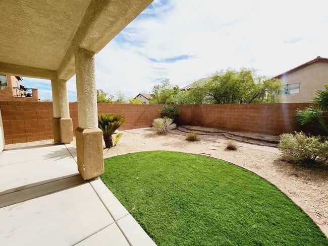 Building Photo - 7445 Calzado Dr