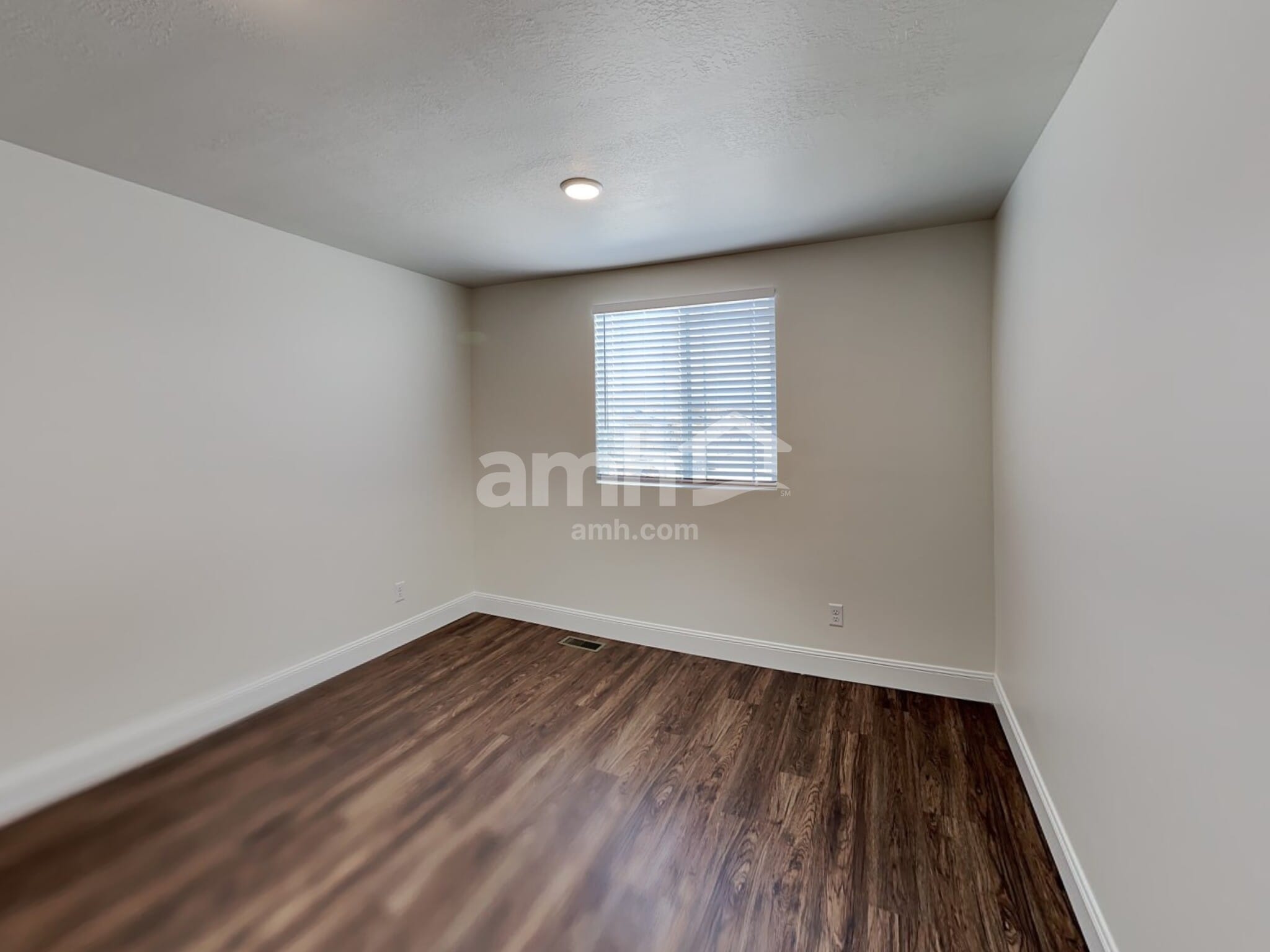 Building Photo - 3324 Fields Ave