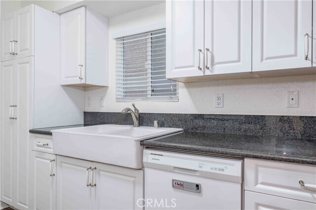 Building Photo - 208 19th St