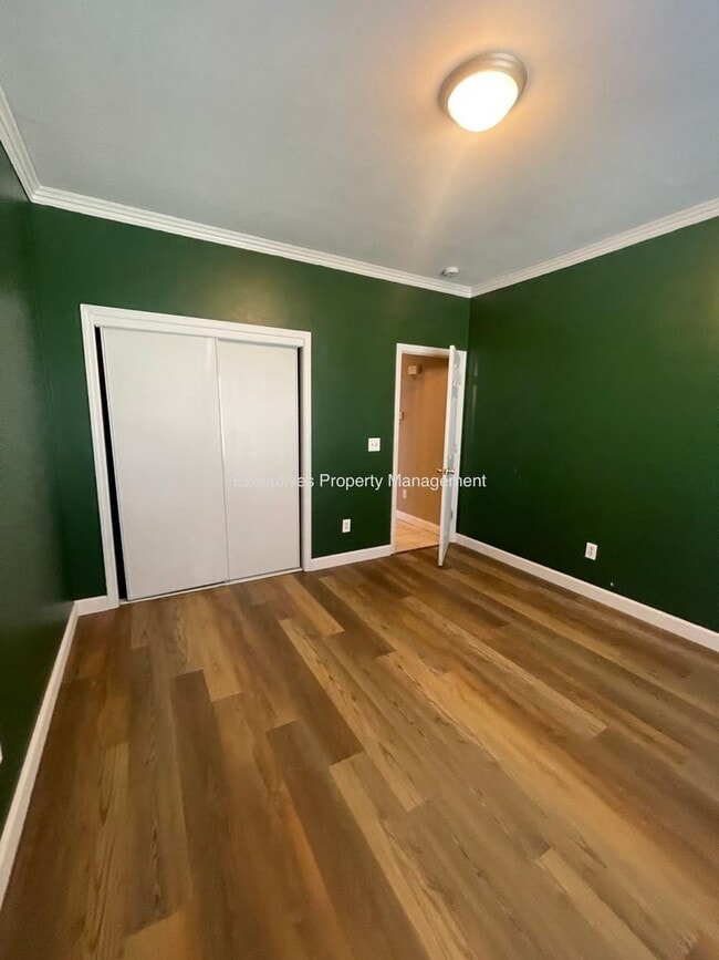 Building Photo - 2301 Peppertree Ln