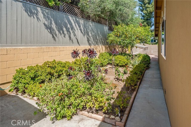 Building Photo - 1935 W 1st St